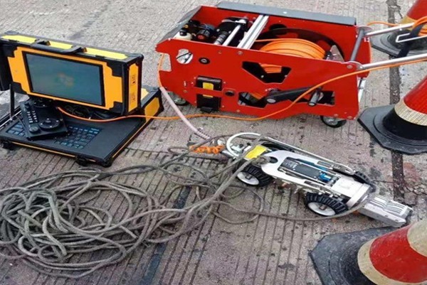 维西CCTV管道检测机器人